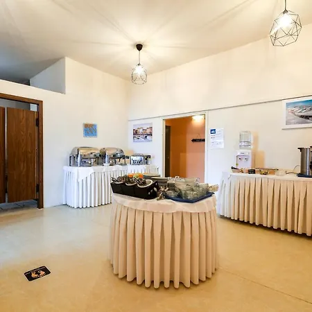 Hotel Avra 3*