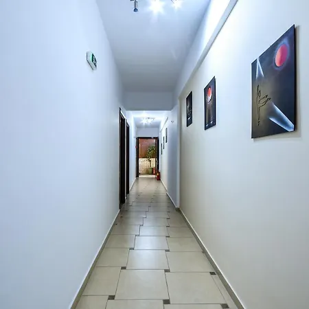 Avra 3*