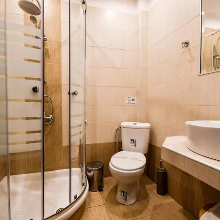 Hotel Avra 3*