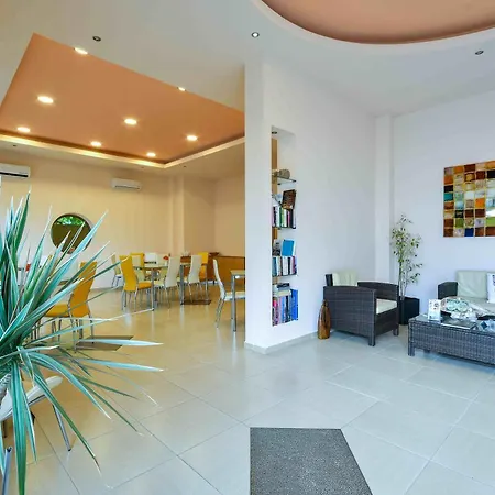 Hotel Avra 3*