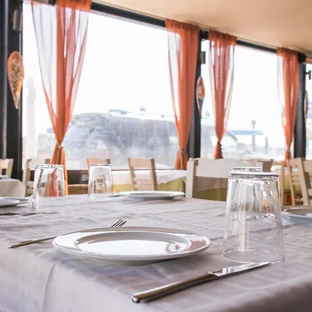 Hotel Avra 3*