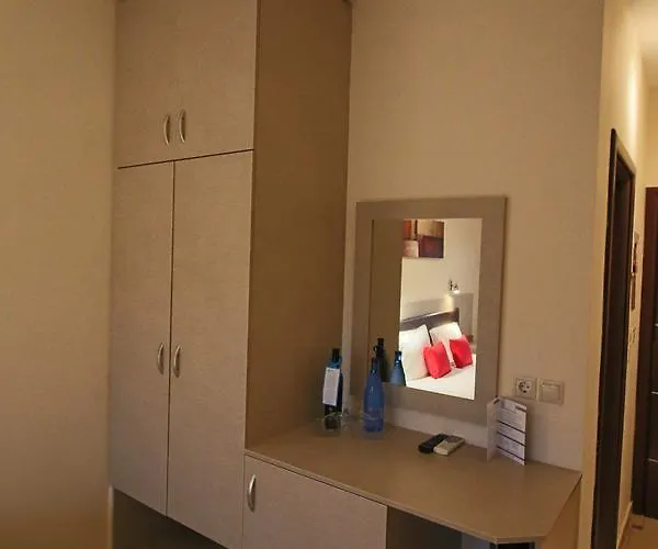 Hotel Avra 3*