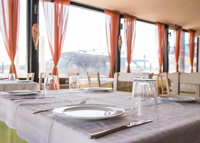 Hotel Avra 3*