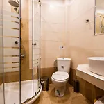 Hotel Avra 3*