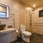 Avra Hotel