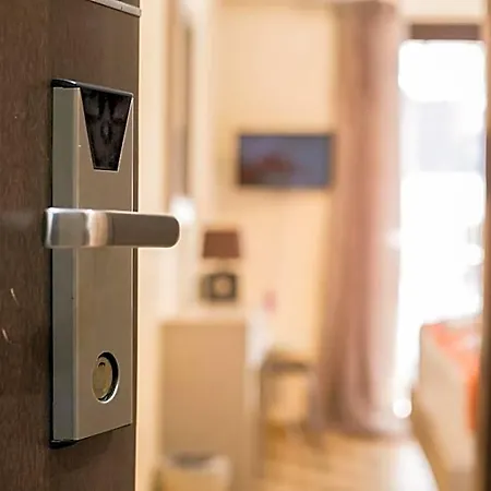 Hotel Avra 3*