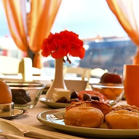 Hotel Avra 3*