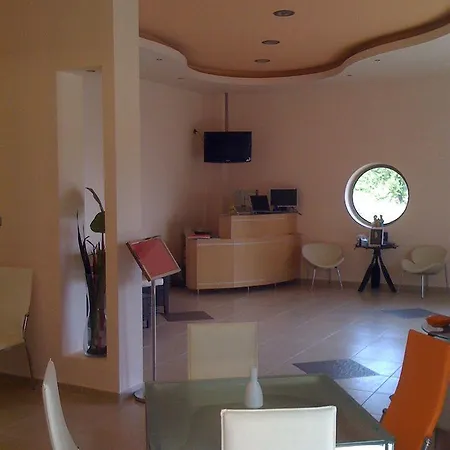 Avra 3*
